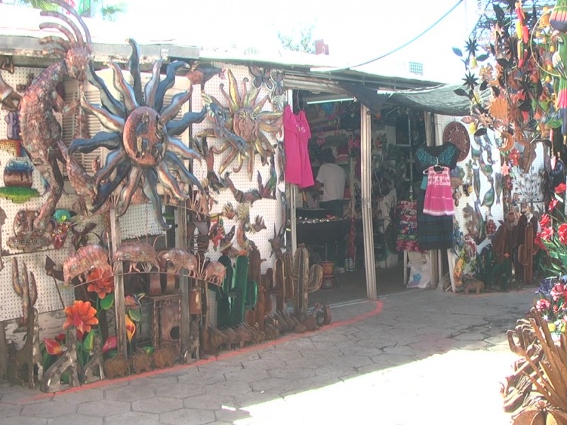 Comerciantes de artesanías señalan baja en ventas .