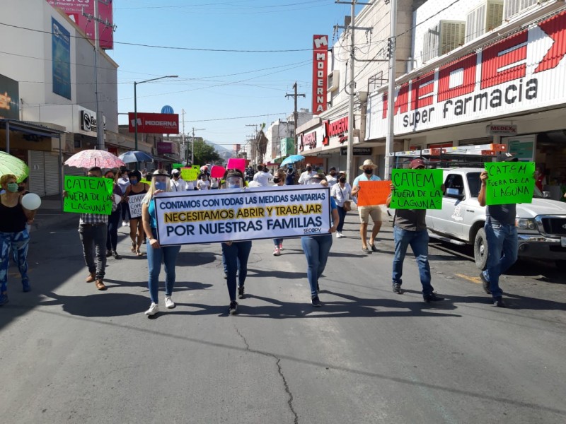 Comerciantes de Gómez Palacio protestan por cierre de sus establecimientos