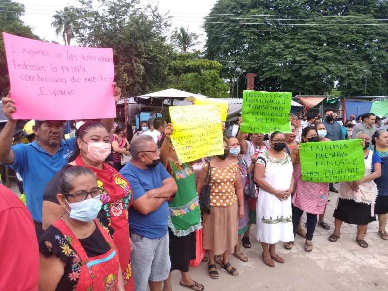 Comerciantes de Juchitán exigen reconstrucción de sus espacios