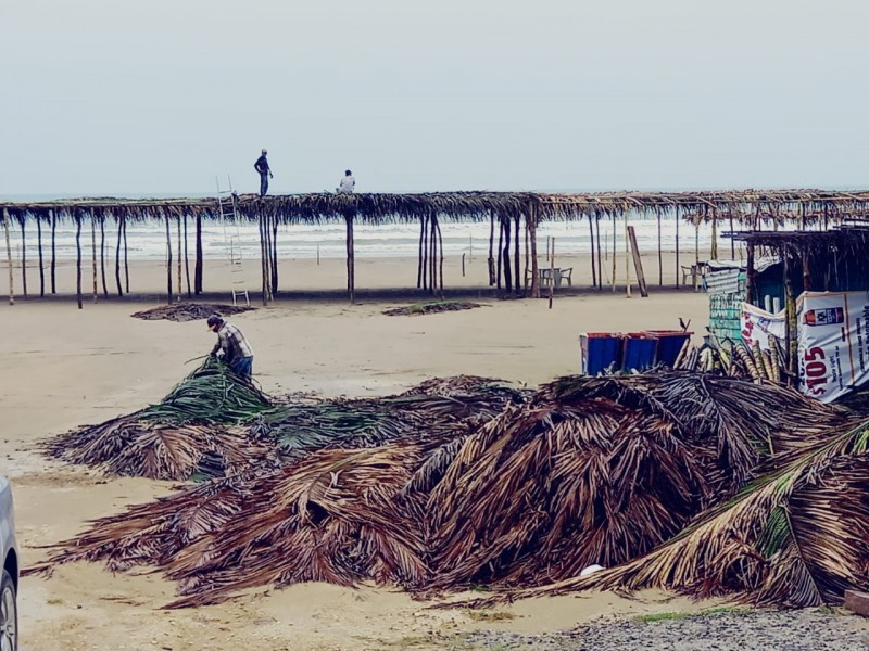 Comerciantes de la playa contemplan temporada baja en Tuxpan