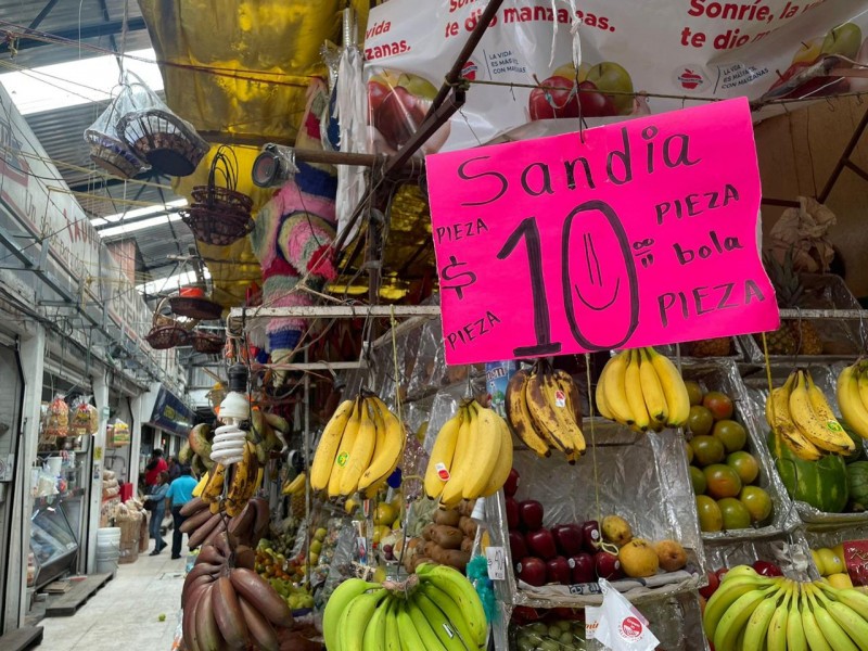 Comerciantes de mercado reportan bajas en sus ventas