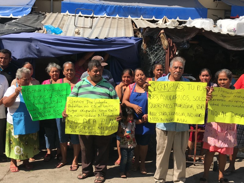 Comerciantes de Petatlán manifiestan resistencia al desalojo