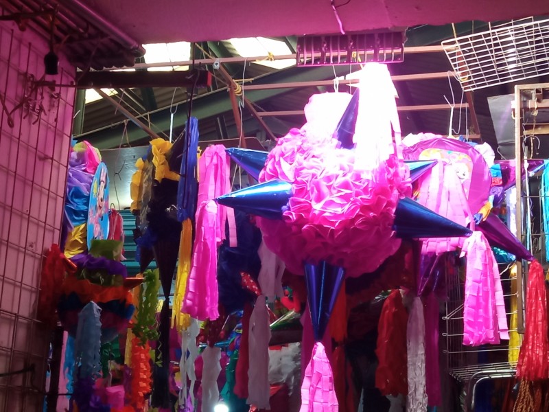 Comerciantes de piñatas esperan repunte de ventas durante#FinDeSemana