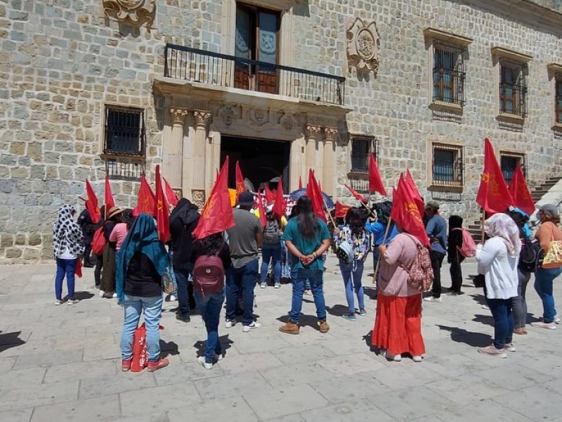 Comerciantes de Sol Rojo denuncian desalojo; protestan y bloquean