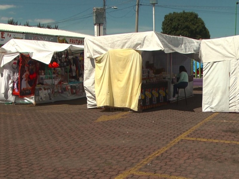 Comerciantes de temporada sin espacio para instalarse