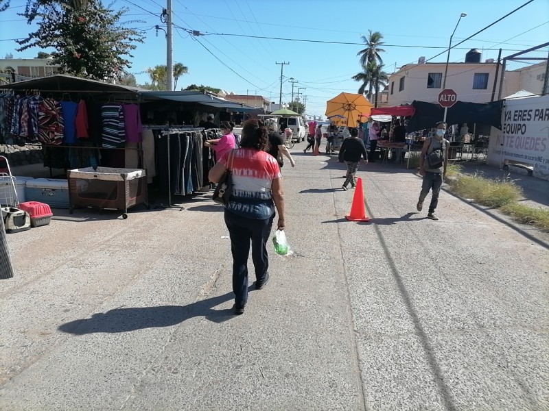 Comerciantes de tianguis se benefician por reapertura de frontera