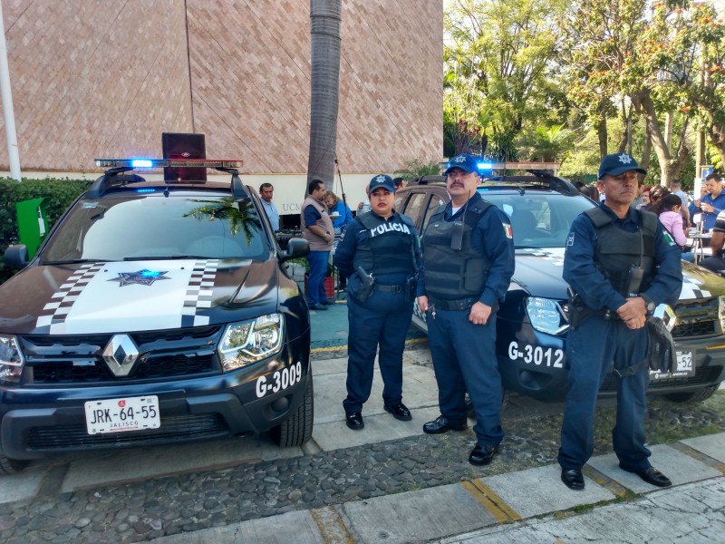 Comerciantes del Mercado de Abastos entregan patrullas