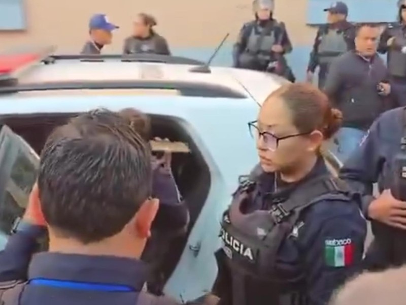 Comerciantes del mercado de mariscos detienen a extorsionador