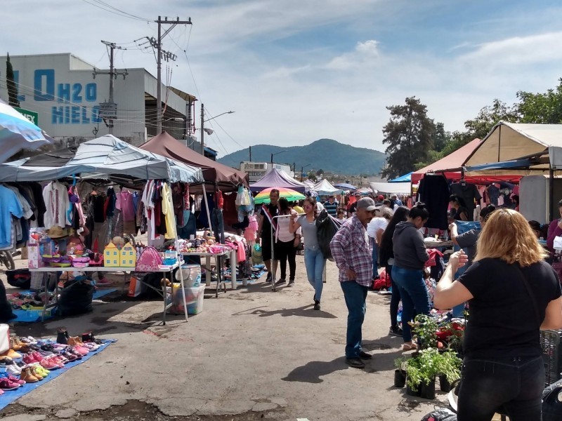 Comerciantes del tianguis los huizachez trabajaran el 30 y 31