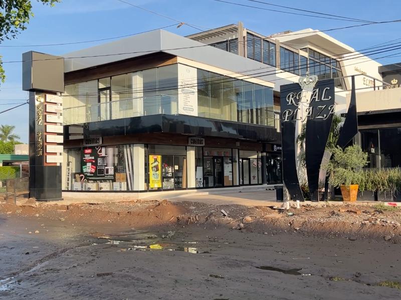 Comerciantes en crisis tras cierre prolongado de calles por obras de rehabilitación