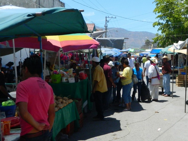 Comerciantes en pequeño buscan acercamiento con Ayuntamiento capitalino