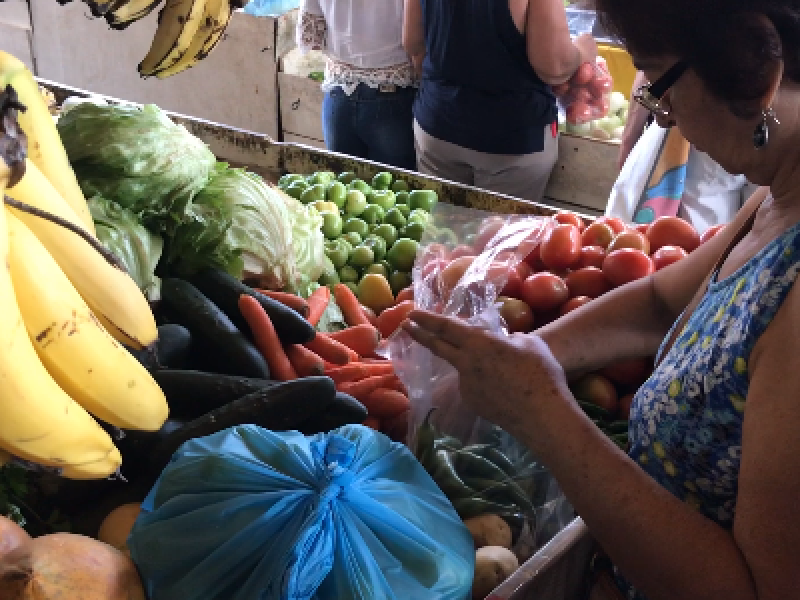 Comerciantes encarecen costo del chile serrano