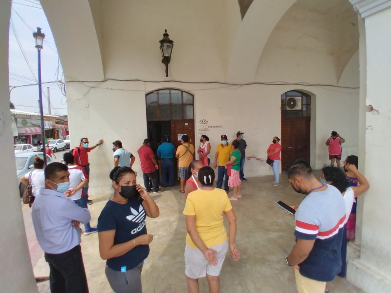 Comerciantes exigen instalación de filtros sanitarios en mercado de Tehuantepec