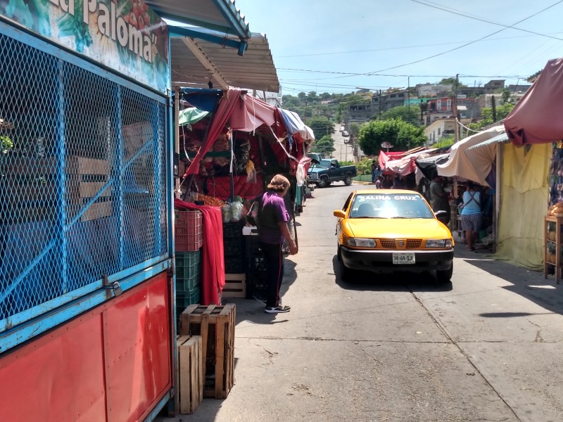 Comerciantes inconformes por trato de directora de mercados