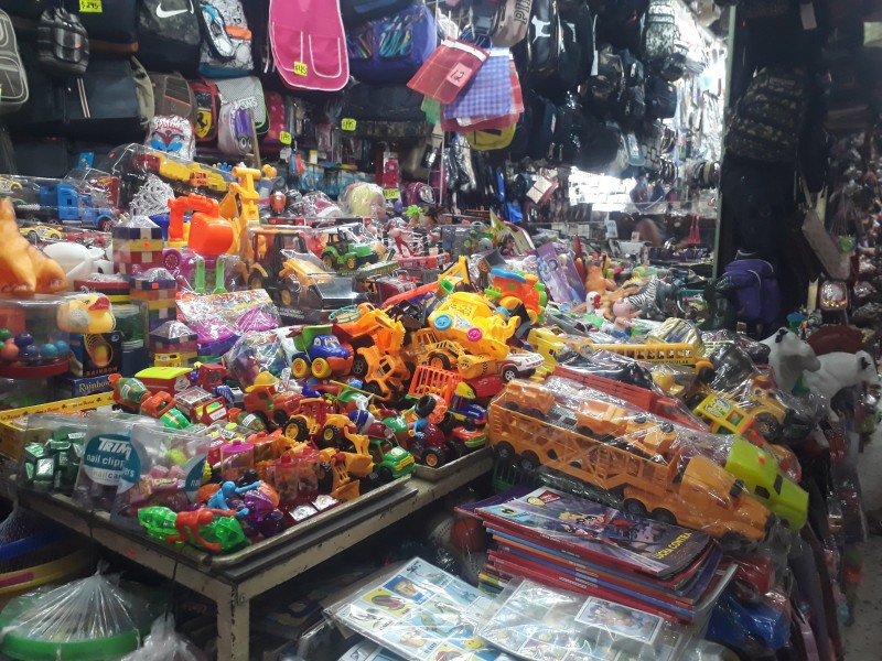 Comerciantes inician surtido de juguetes por temporada navideña pese contingencia