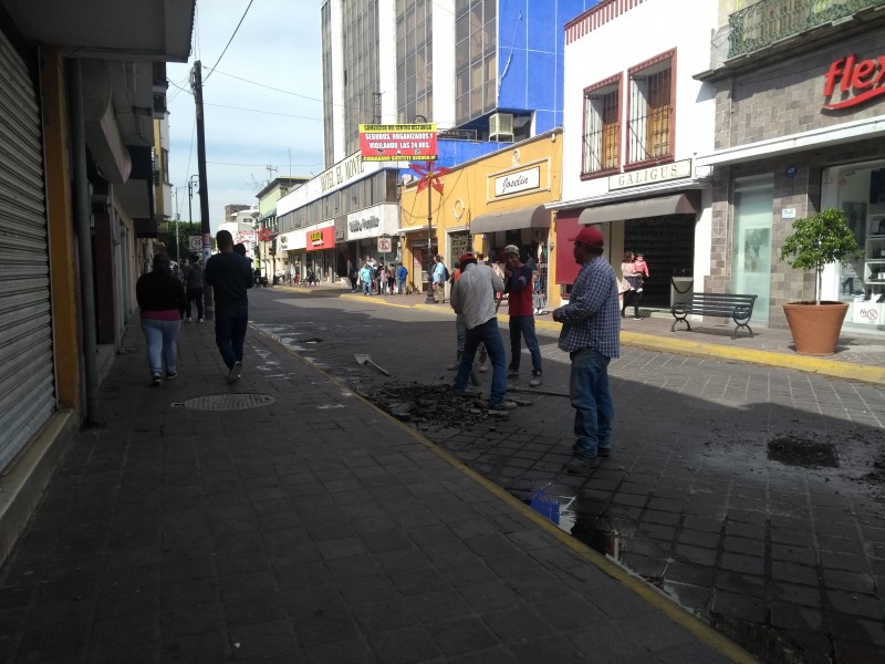 Comerciantes molestos por el cierre de Av.Juárez