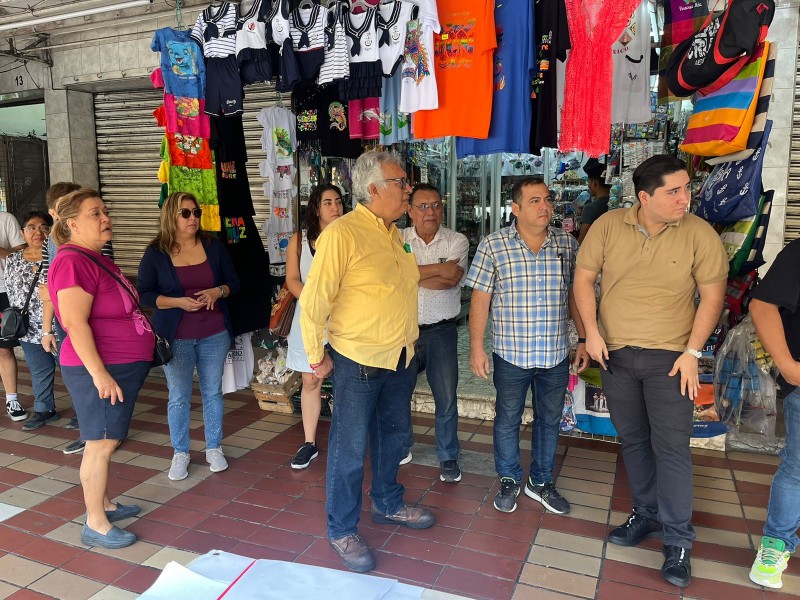 Comerciantes no quieren reubicación por nueva plaza en malecón