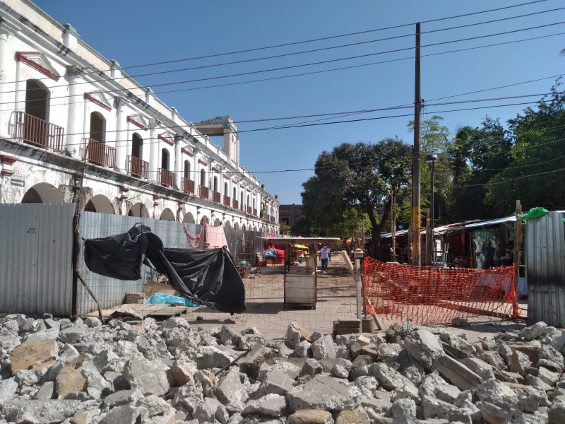 Comerciantes ocupan de manera temporal el parque de Juchitán