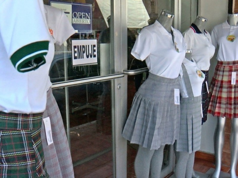 Comerciantes piden a SEC uso de uniformes escolares
