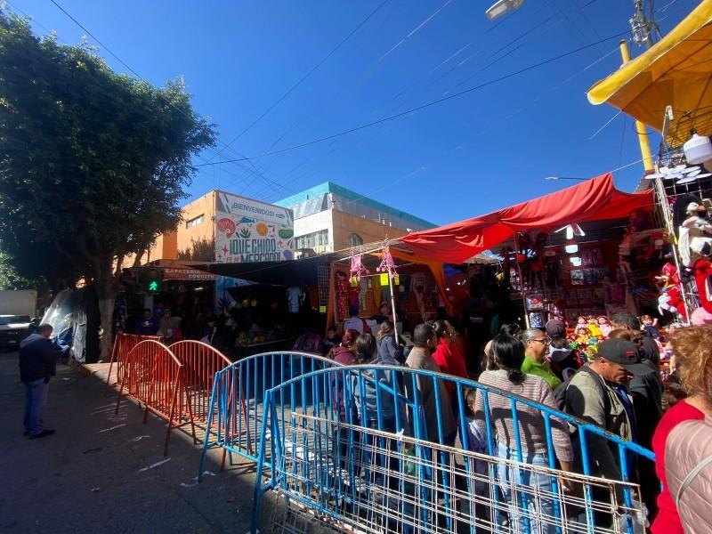 Comerciantes piden frenar extorsiones que afectan tianguis y familias leonesas
