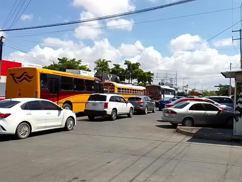 Comerciantes piden instalación de estacionamientos en el centro