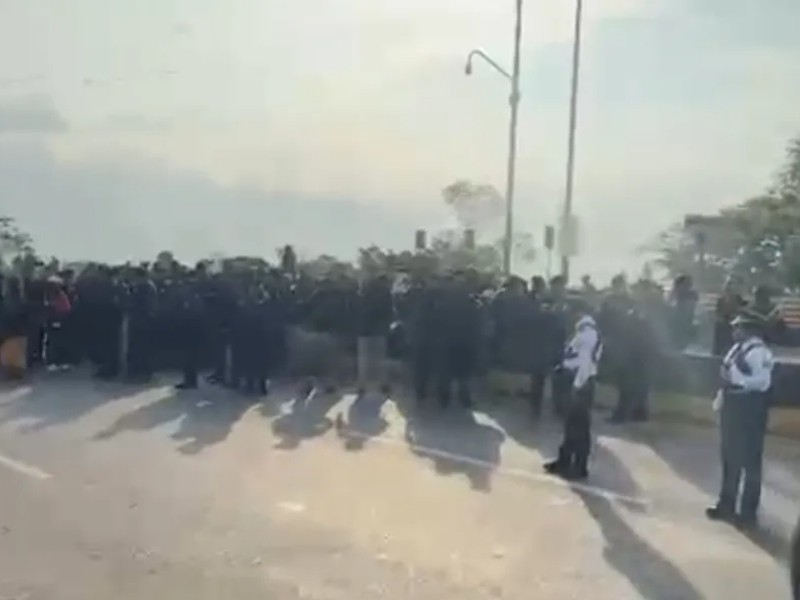 Comerciantes protestan en el Auditorio Guelaguetza por espacios de venta
