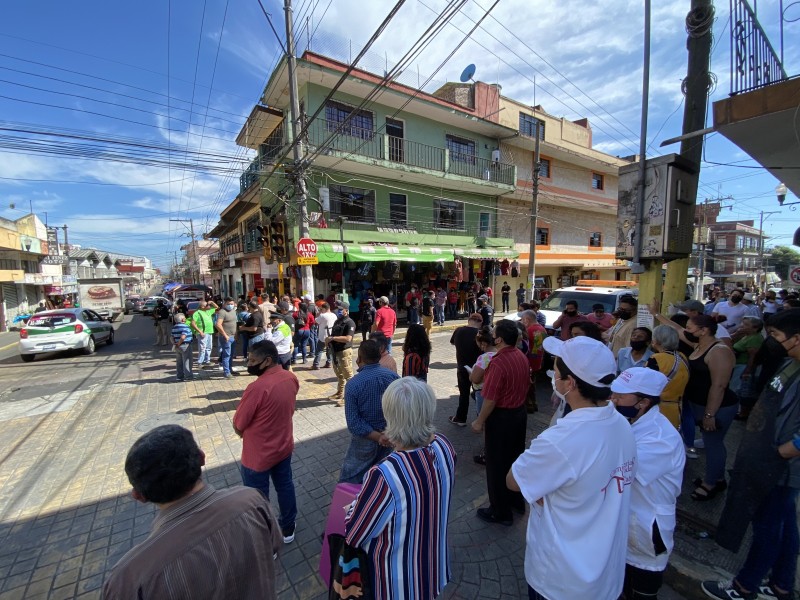 Comerciantes protestan por extensión de cierres viales en Xalapa