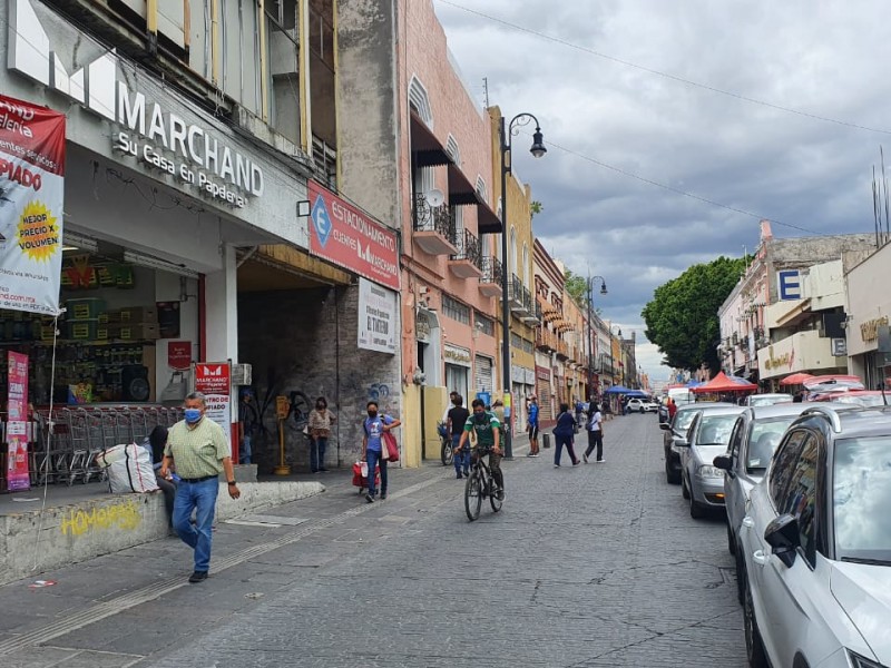 Comerciantes reportan baja afluencia para surtir listas escolares