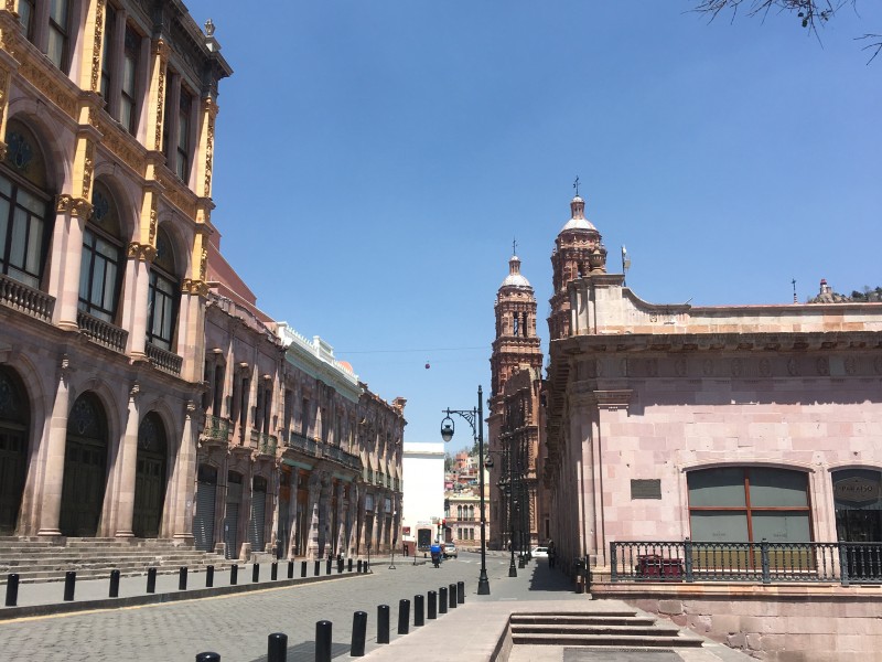 Comerciantes reportan bajas ventas en el Centro Histórico