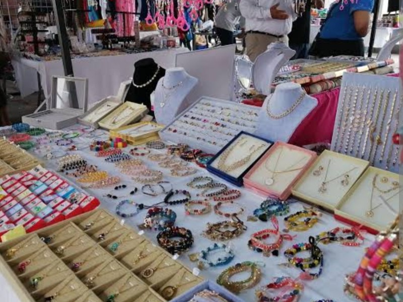 Comerciantes salmantinos anticipan aumento en ventas por celebraciones de mayo