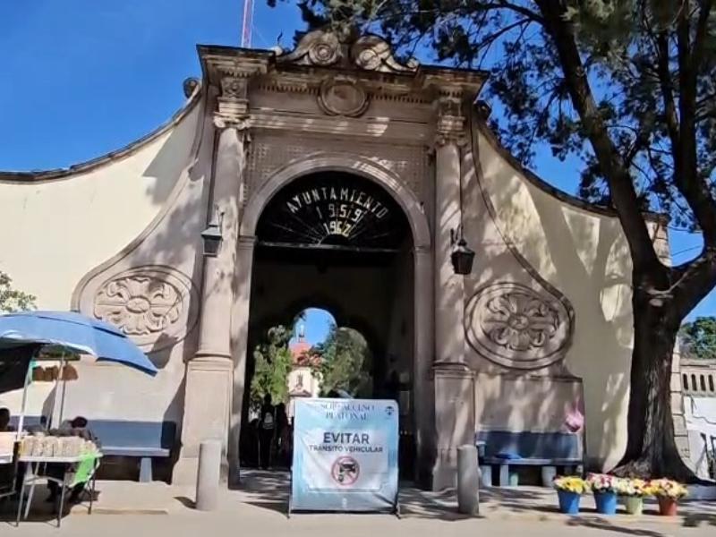 Comerciantes se preparan para la romería del 02 de noviembre