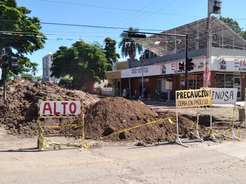 Comerciantes se quejan por lentitud de obra en avenida Cuauhtémoc