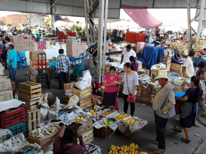 Comerciantes sospechosos de Covid en mercados de Tehuacán