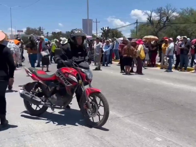 Comerciantes toman la federal a Tehuacán