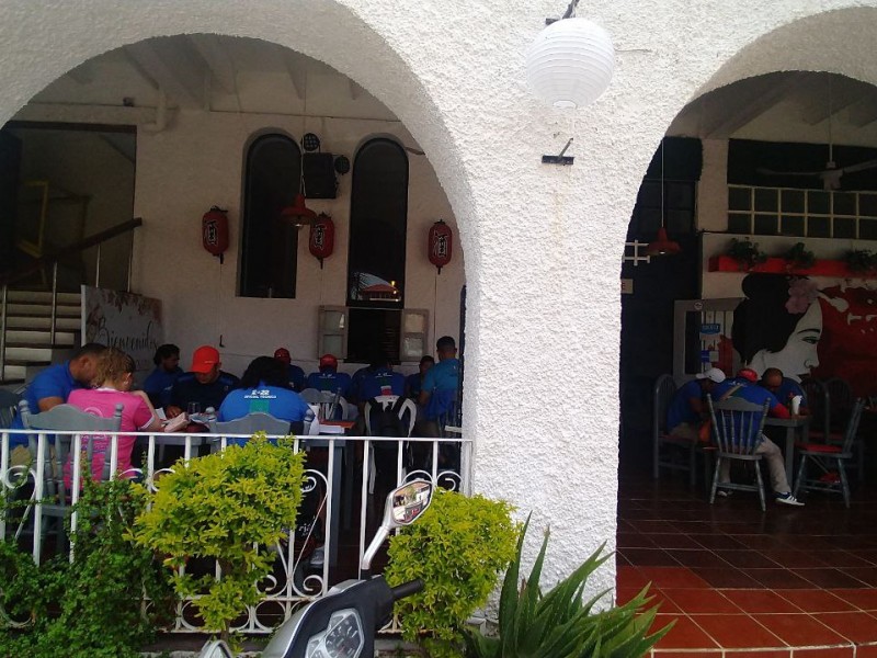 Comerciantes y restaurantes de Ixtapa registran pequeñas ventas por Triatlón
