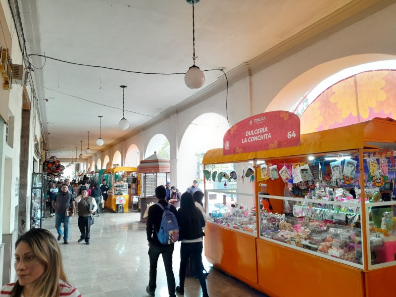 Comercio ambulante,  acapara Portales en feria del Alfeñique.