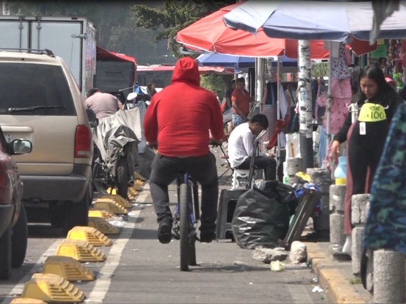 Comercio ambulante se apodera de la ciclovía de Isidro Fabela