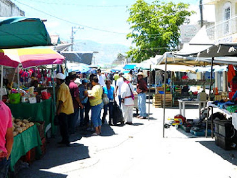 Comercio en pequeño niega relajación de medidas sanitarias en tianguis