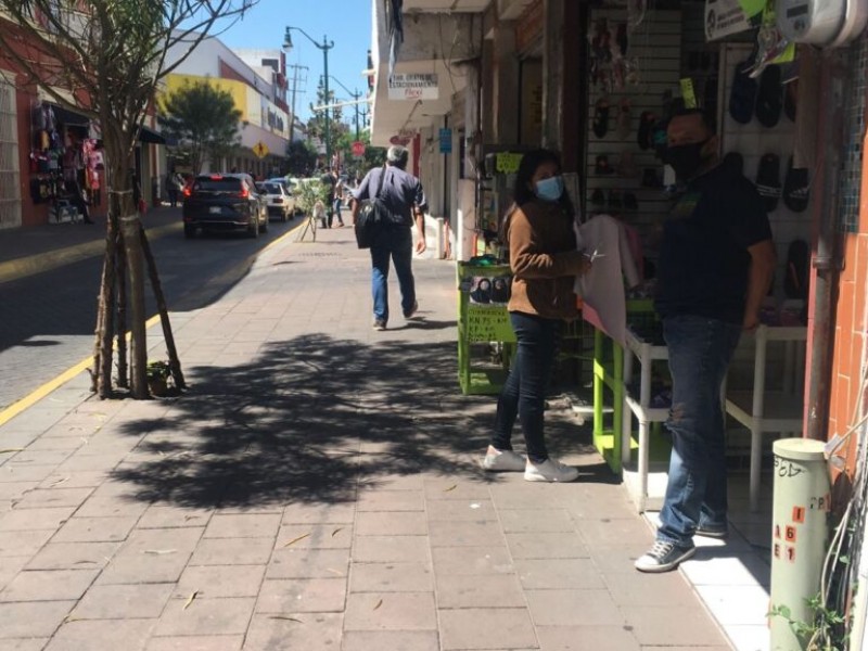 Comercio establecido se incomoda por desalojar calles y banquetas