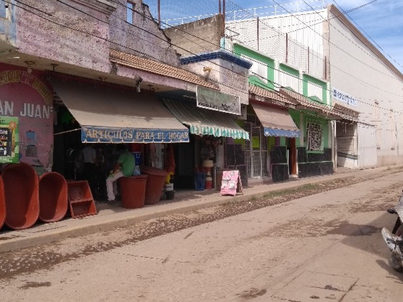 Comercios empiezan a operar en Tuxpan