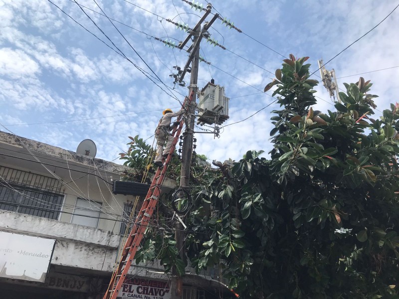 Comercios en centro de Veracruz se quedan sin energía