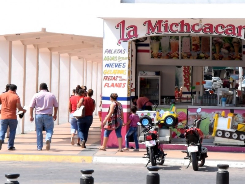 Comercios no esenciales aceptan cerrar, pero a partir del sábado