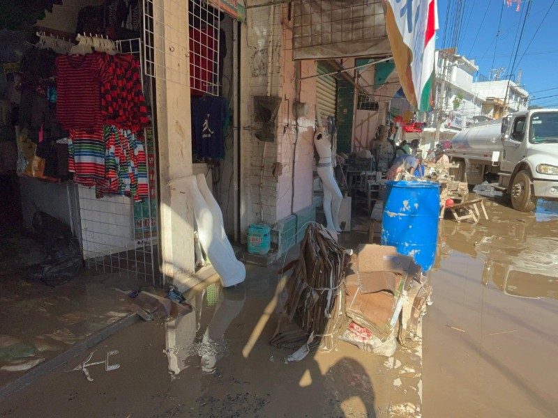 Comercios y viviendas de Tuxpan sufren severas pérdidas tras inundaciones