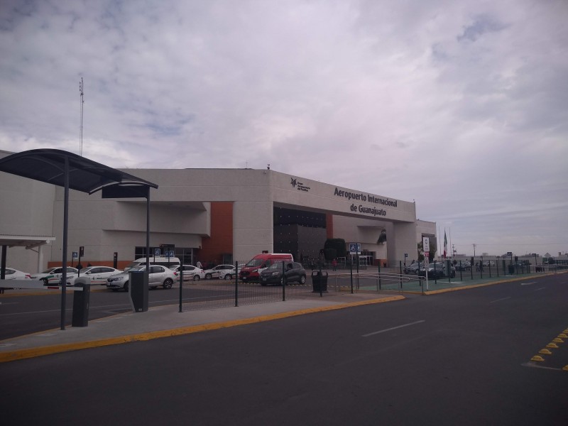 Comienza actividad de viajeros en el aeropuerto del Bajío