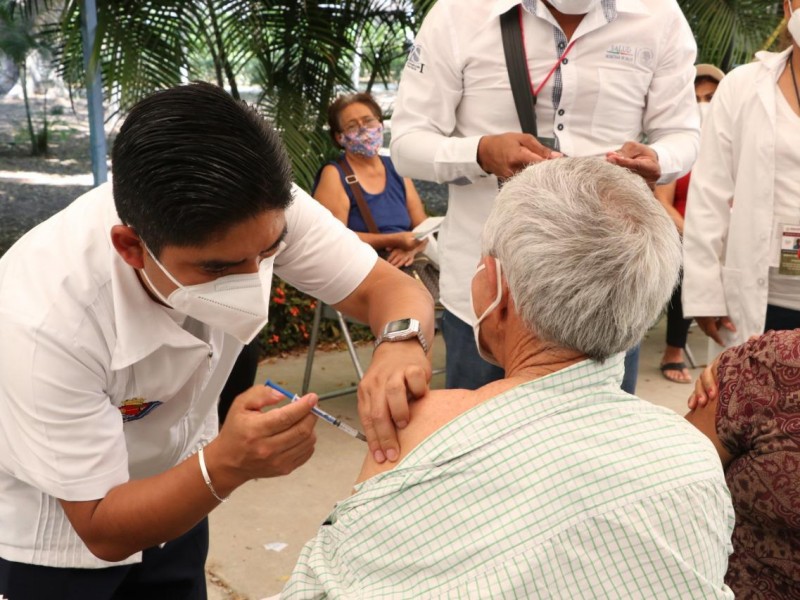 Comienza aplicación de segunda dosis a adultos en Tapachula