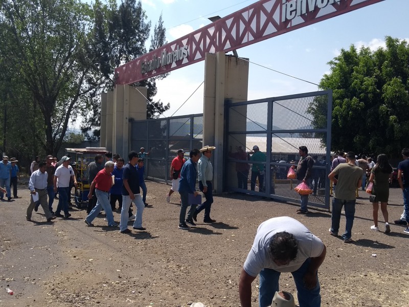 Comienza arribo a estadio Morelos por visita AMLO