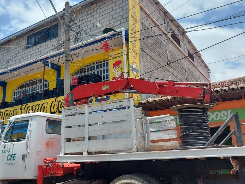 Comienza CFE restablecimiento eléctrico de comerciantes en Tehuantepec