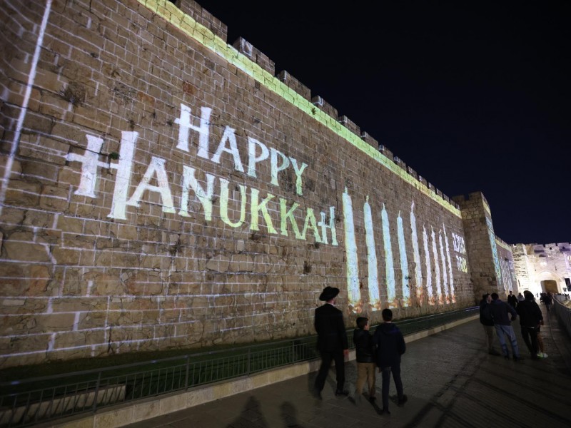 Comienza la festividad judía de las luces en Israel