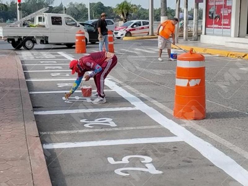 Comienza la instalación de la Plaza de Todos Santos en Tuxpan