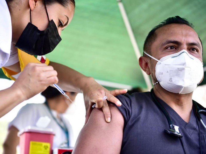 Comienza la vacunación a médicos del sector privado en Coahuila